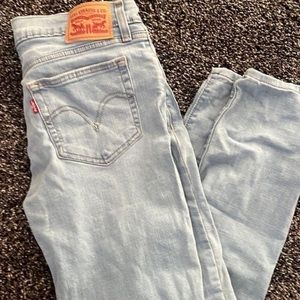 Levi jeans size 28 boyfriend fit